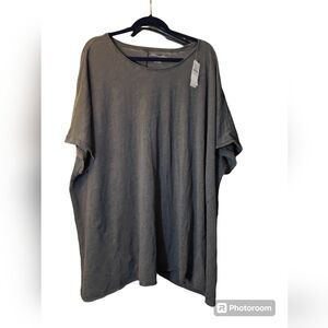 American Eagle BNWT Distressed Open Back Short Sleeve tee